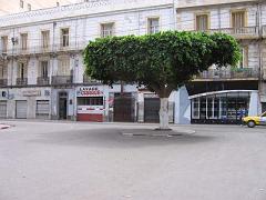VOYAGE ORAN SEPTEMBRE 2006 311 15 sept. 06 - matin - 76 RUE D ARZEW GARAGE A VIDANGE